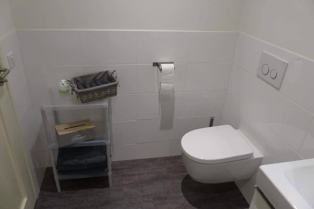 Appartement entier, L'Olive: Appartement de luxe 2 p (+ bébé) avec terrasse privée et une grande piscine in Saint-Julien-de-Lampon, Quercy