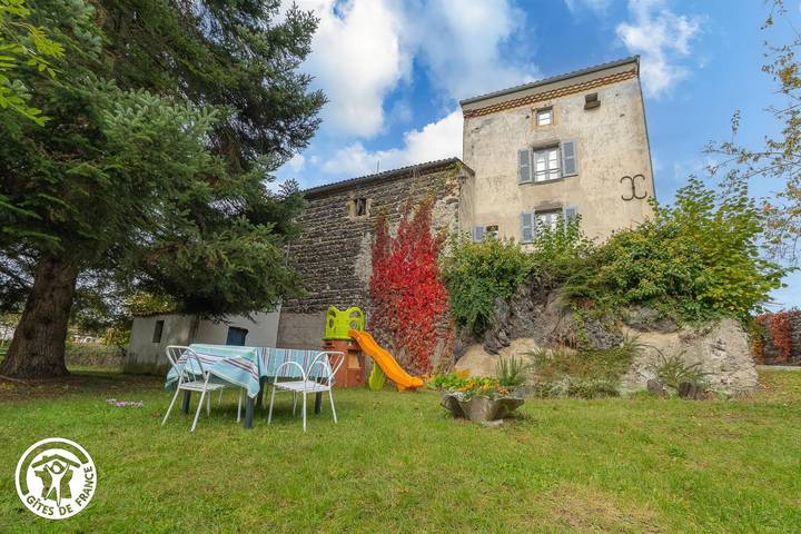 Gîte pour 4 personnes, avec jardin, animaux acceptés à Saint-Saturnin (Puy-de-Dôme)