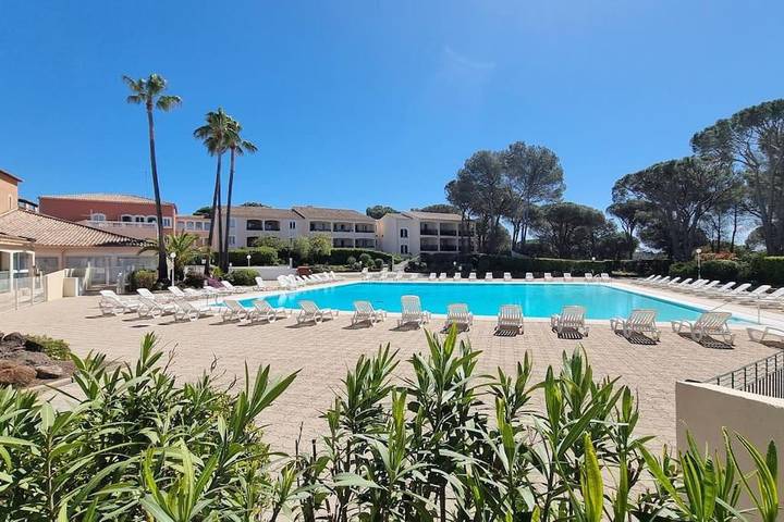 Gîte pour 2 personnes, avec piscine dans Golf et Tennis Club de Valescure