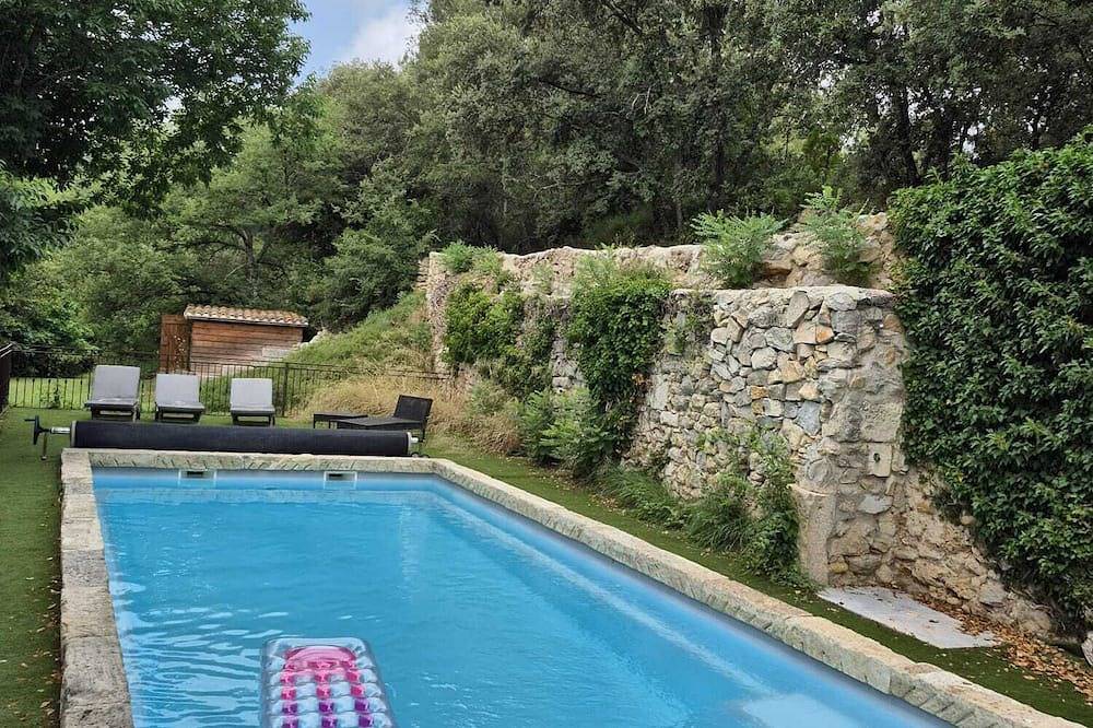 Entire apartment, Room in the heart of a Mas, swimming pool and gym in Castelnau-le-Lez, Côte d'Améthyste
