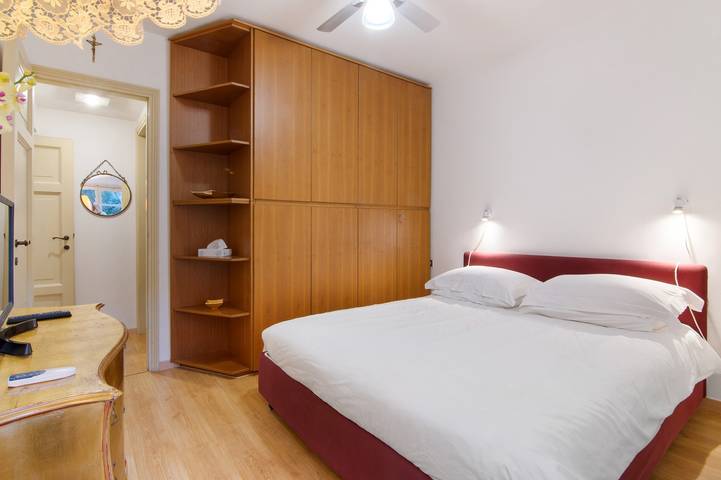 Entire apartment, Holiday Apartment "La Contessa" with Private Garden, Wi-Fi & Air Conditioning in Lenno, Tremezzina