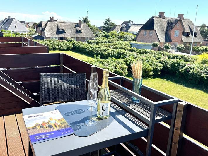 Ganze Wohnung, Traumhaft schöne Obergeschosswohnung direkt hinter den Dünen in Wenningstedt, Sylt