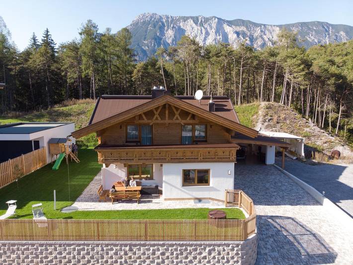Ferienwohnung für 10 Personen, mit Balkon und Terrasse sowie Garten in Sautens