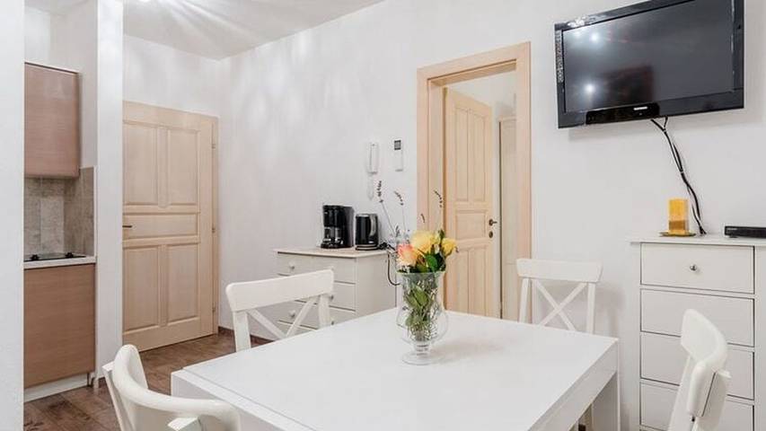 Apartament wakacyjny dla 4 osób, z balkon w Okrug Donji