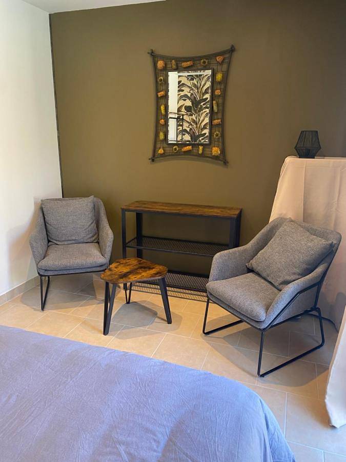 Location de vacances pour 9 personnes, avec vue ainsi que piscine et jardin, animaux acceptés à Baladou - 3