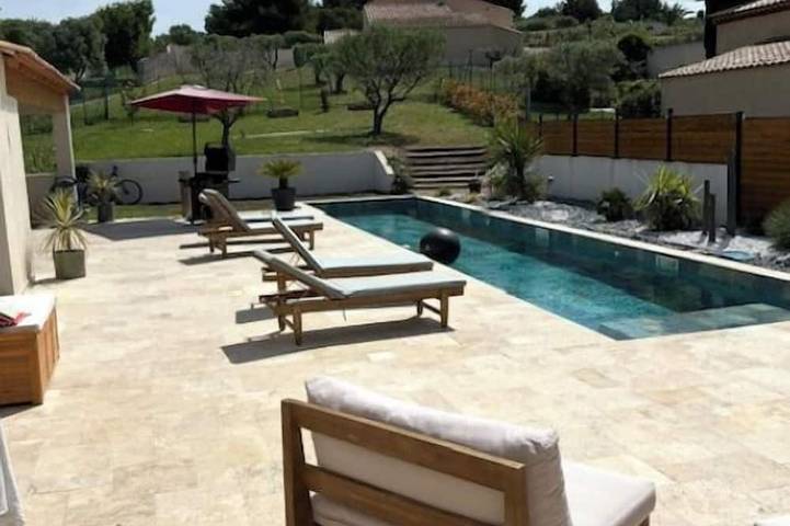 Charming renovated country house with swimming pool and landscaped garden in Marignane, Costa mediterránea (Francia)