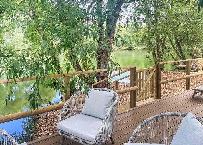 Waterside Lodge (Pet) in Longleat Forest, Wiltshire