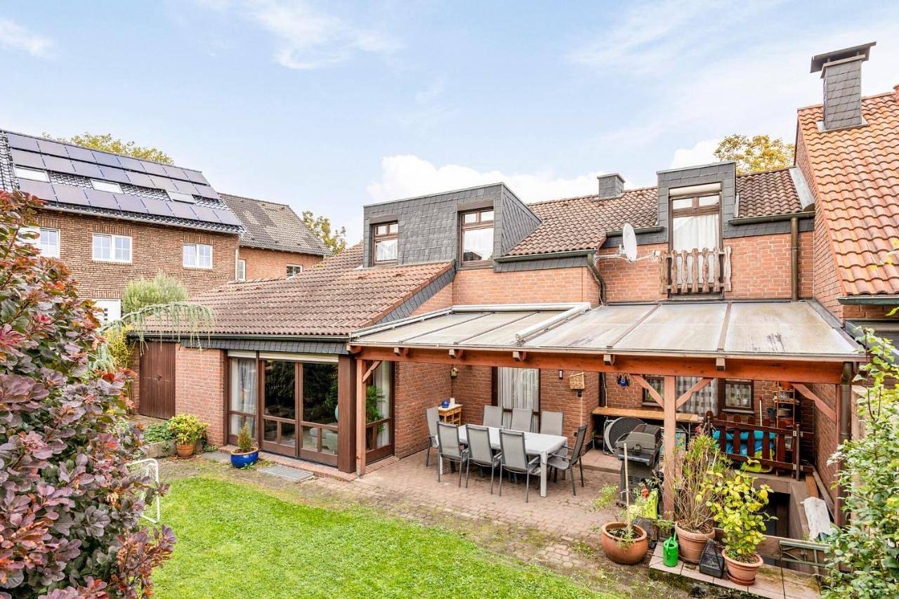 Four-Bedroom House in Hürth, Rhein-Erft-Kreis