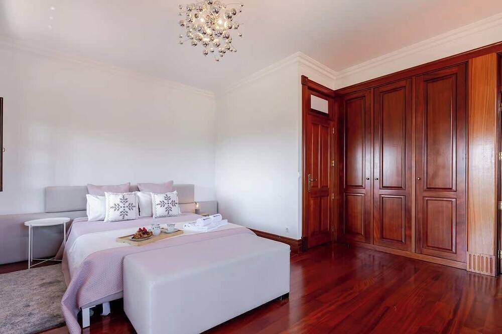 11 Bedroom Villa Retreat in Paredes, Distrito de Porto