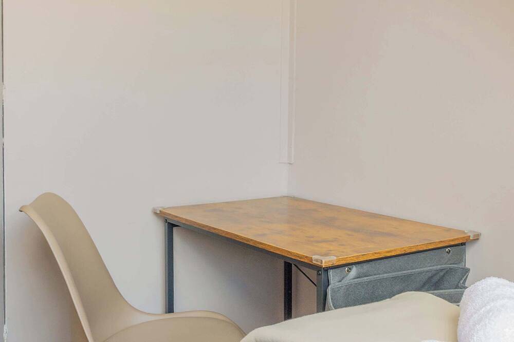Spacious 4-Bed House · Guildford · Free Parking in Worplesdon, Guildford