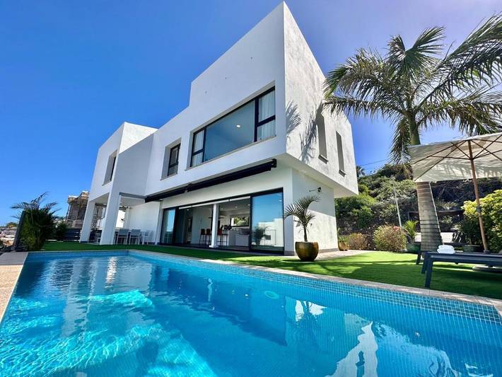 Ferienwohnung für 6 Personen, mit Garten und Ausblick sowie Pool