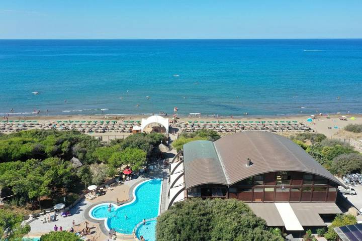 Resort per 6 persone, con piscina per bambini e piscina nonché idromassaggio e giardino in Costa degli Etruschi