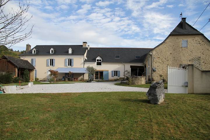 Chambre d’hôte pour 2 personnes, avec sauna ainsi que jardin et jacuzzi à Escoubès-Pouts