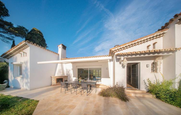 Location de vacances pour 8 personnes, avec piscine ainsi que jardin et terrasse, adapté aux familles à Peymeinade - 2