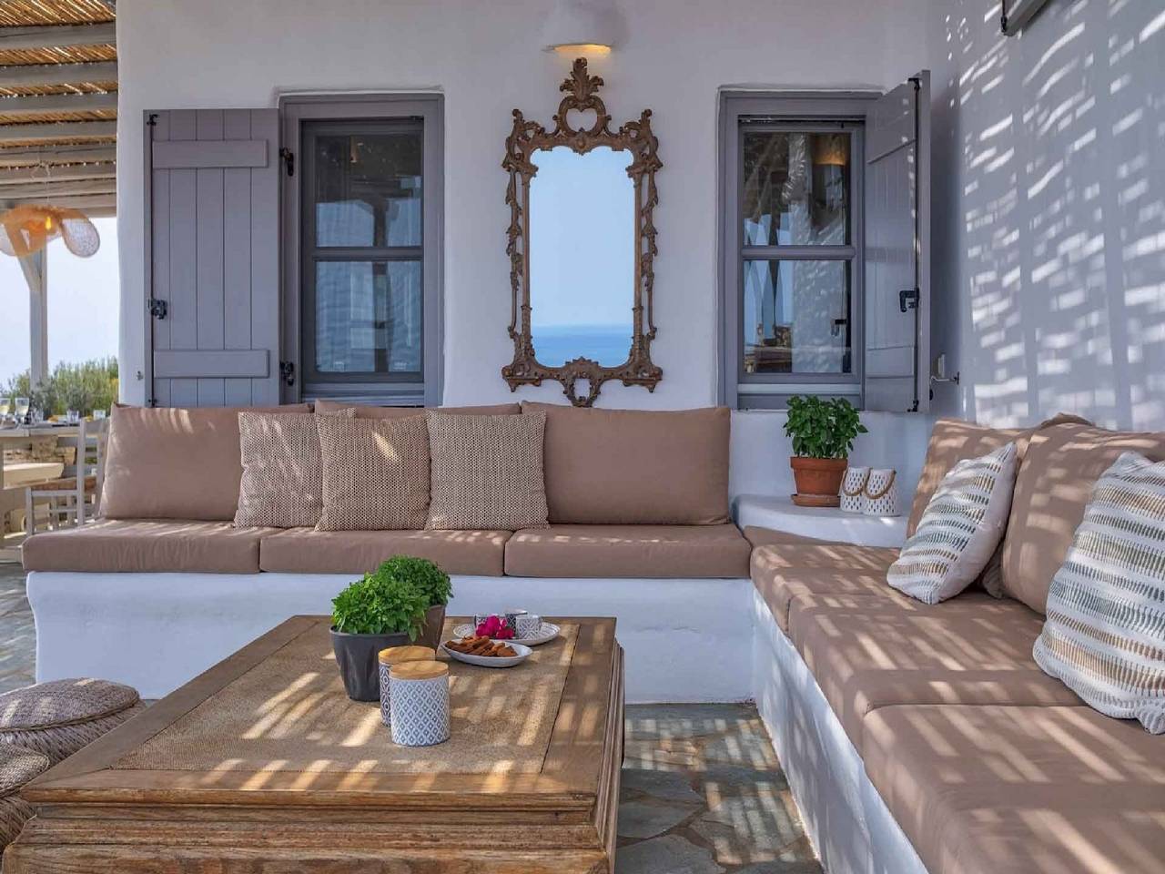 Superb Antiparos Villa | Villa Florenza | 6 Bedrooms | Private Infinity Pool | Shaded Outdoor Areas & Bbq | Close to Beach | Panoramic Sunrise and Sunset Views over Aegean Sea | Agios Georgios in Unidad Regional de Paros