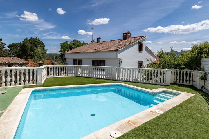 Casa rural para 22 personas, con Jacuzzi y Jardín en Navaluenga