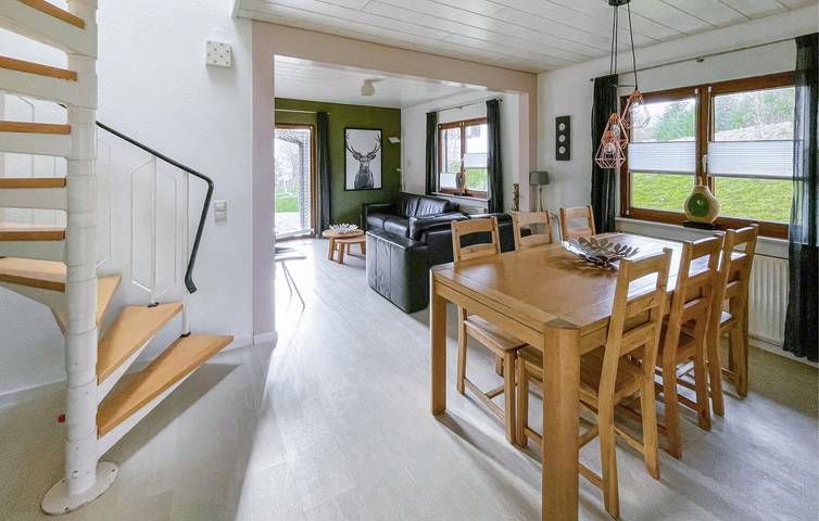 Gemütliche Wohnung mit Terrasse, Parkplatz und Internet 2km von Ibra in Kirchheim, Knüllgebirge