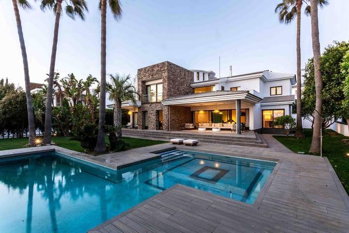 Casa de vacaciones para 10 personas, con Balcón y Terraza además de Jardín y Piscina en Roche