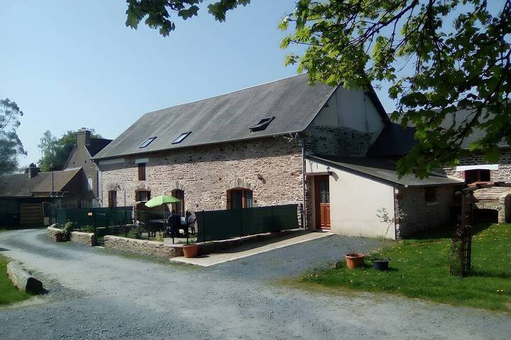 Location de vacances pour 10 personnes, avec jardin et terrasse à Sainte-Marguerite-d'Elle