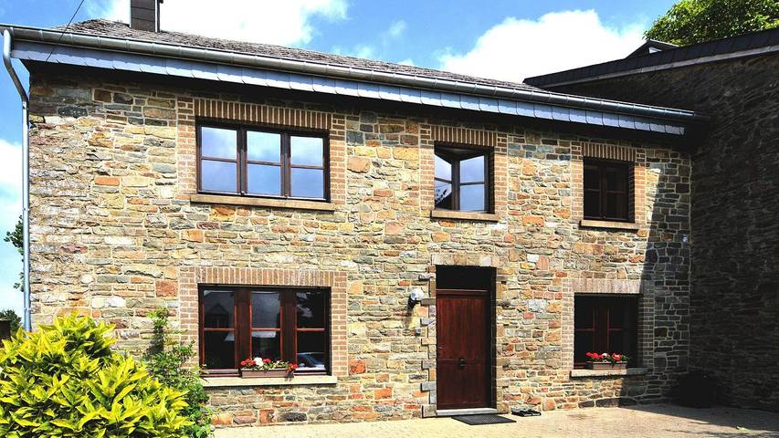 Vakantiehuis voor 10 personen, with whirlpool and sauna as well as tuin and terras, met huisdier in Manhay