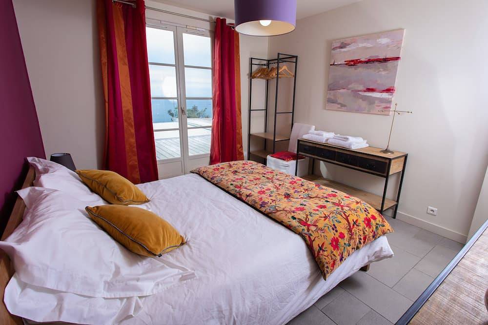 Eigentijdse villa, standingvol, buitengewoon zicht, verwarmd zwembad, spa in Carqueiranne, Toulon regio
