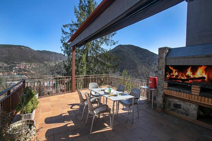 Apartamento para 5 personas, con Balcón y Terraza además de Jardín y Vistas en Ripoll