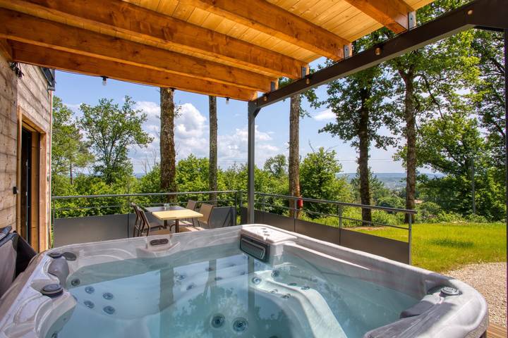 Gîte pour 2 personnes, avec terrasse ainsi que jacuzzi et piscine