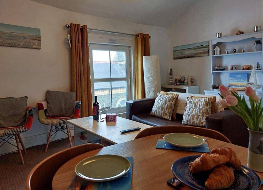 Entire apartment, Salt Marsh Apartment in Tywyn, Snowdonia