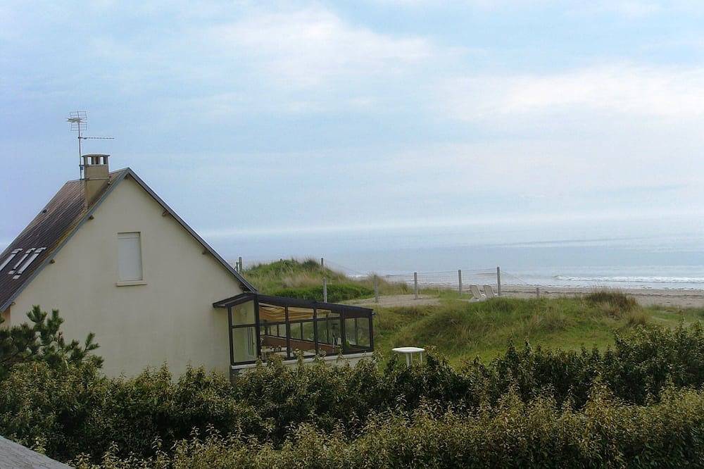 Villa for 8 People in Saint-Germain-sur-Ay, Manche