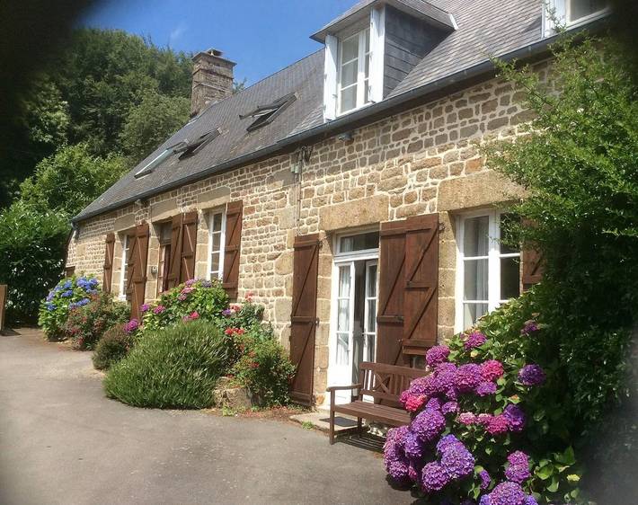 Gîte pour 15 personnes, avec Terrasse ainsi que Jardin et Piscine
