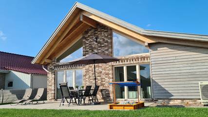 Ferienhaus für 4 Personen, mit Garten und Terrasse in Jade