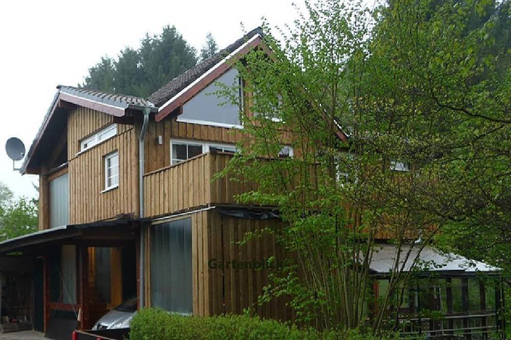 Ferienhaus Gartenblick - Gartenblick: 8-Bettwohnung in Dierdorf, Rheinland-Pfalz