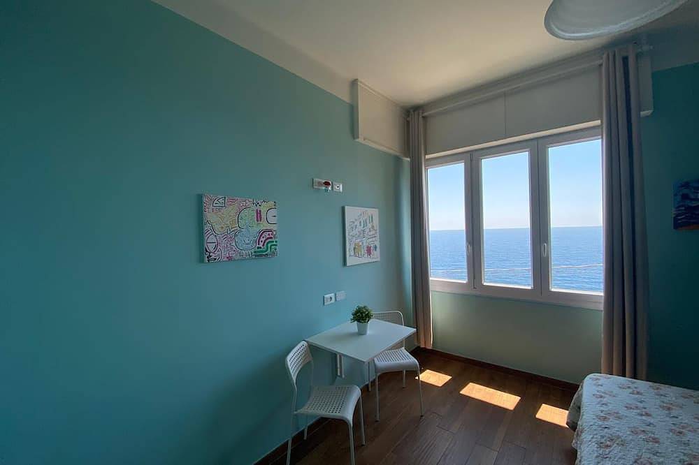 Entire apartment, Arianna'S House full of light and sunshine in beautiful Corniglia (Cinque Terre) in Corniglia, Comune di Vernazza