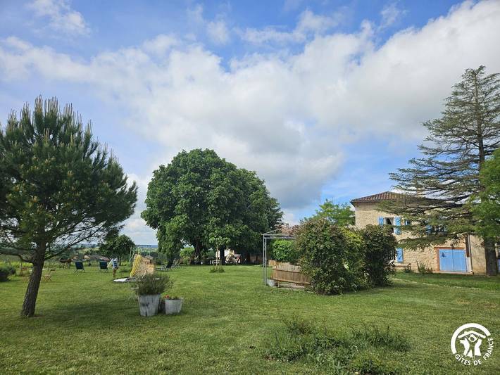 Gîte pour 11 personnes, avec jardin à Cahuzac-sur-Vère