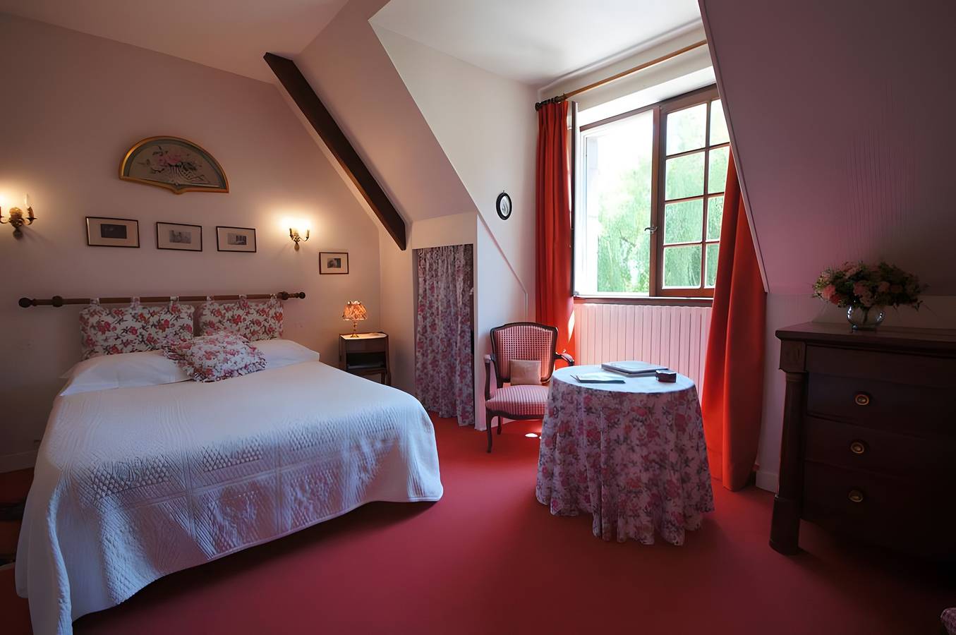 Habitación de huéspedes «Chambre Fleurie» con jardín compartido y Wi-Fi in Paramé, Saint-Malo