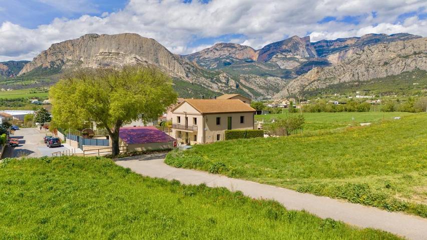 Location de vacances pour 14 personnes, avec piscine ainsi que jardin et vue à Oliana - 3