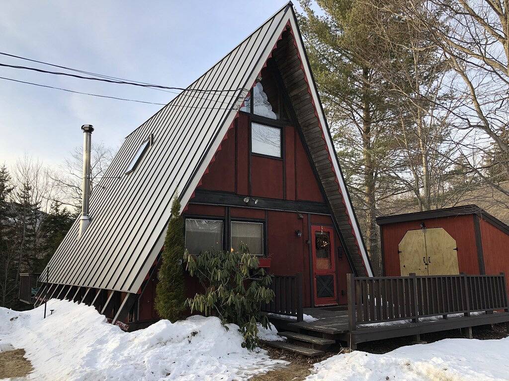 Alpines Chalet mit Außenwhirlpool, 1,6 km von den Skiliften entfernt in Dover (VT), Mount Snow
