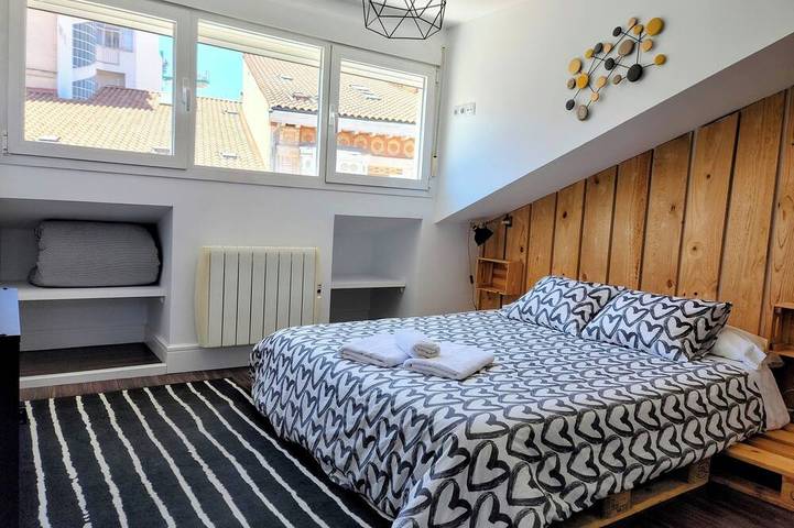 Entire apartment, Mía Suites Ii - Centro Histórico- Parking & Wifi Free in Burgos, Burgos Province