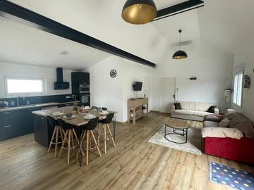 Gîte pour 6 personnes, avec terrasse dans Mindin