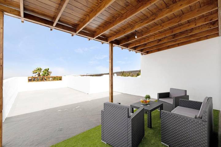 Entire apartment, La Ratona Jr Holiday Apartment with Sea View, Private Terrace and Wi-Fi in Soo (Lanzarote), Teguise