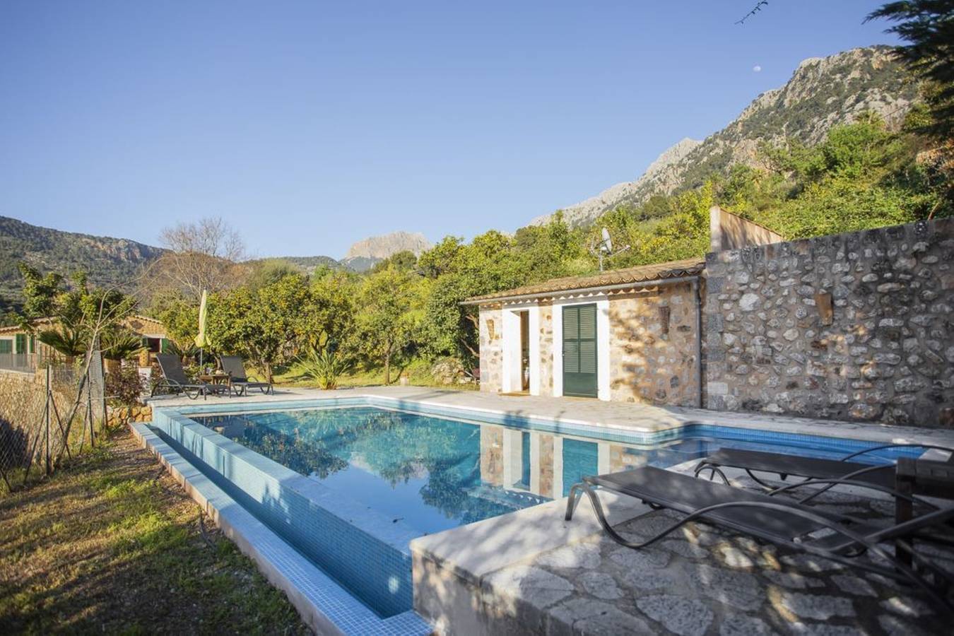 Casa vacanze "Es Tarongers" con vista sulle montagne, giardino, terrazza e piscina in Biniaraix, Sóller