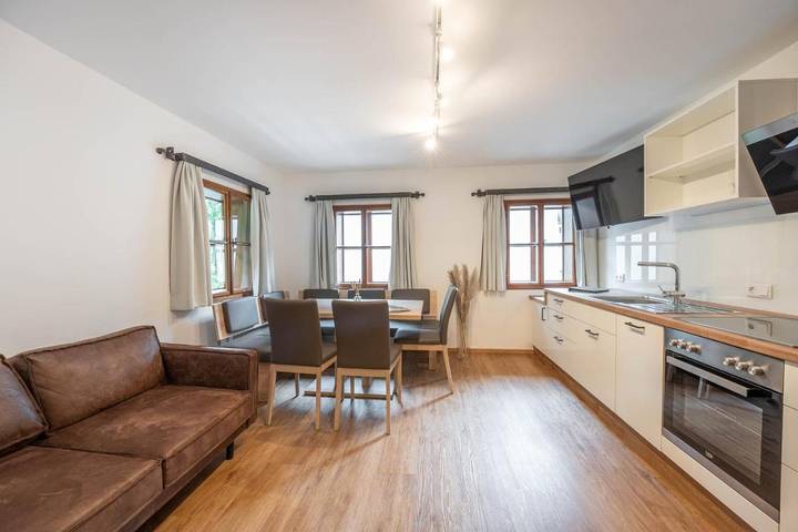 Ferienwohnung für 6 Personen, mit Ausblick und Pool sowie Garten in Mauterndorf