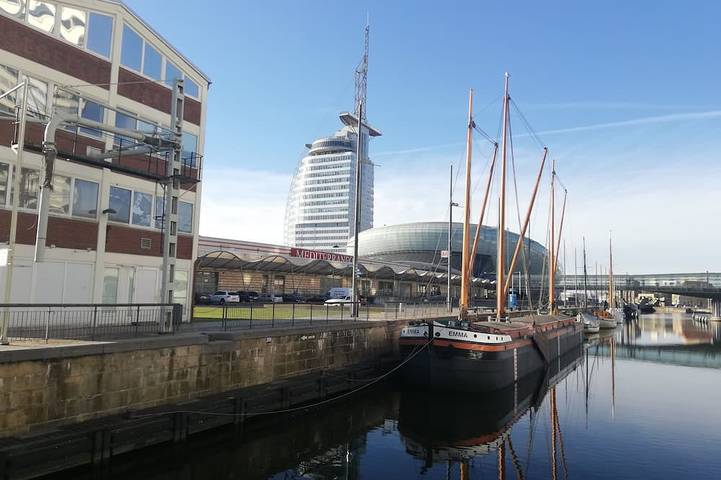 Ferienwohnung für 9 Personen, mit Garten und Whirlpool sowie Balkon in Bremerhaven