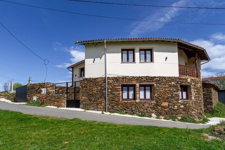 Apartamento para 10 personas, con vistas y terraza, Se admiten mascotas en Sober