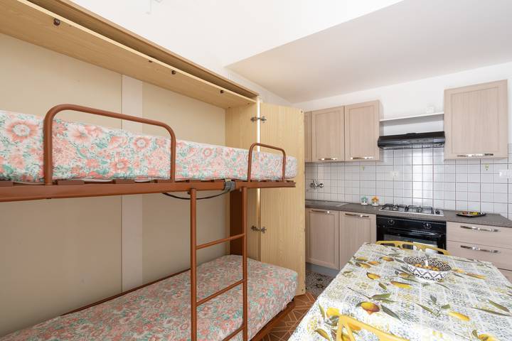 Hel lägenhet, Apartment 'Casa Gialla' with Veranda & Wi-Fi in Spiaggia di Guidaloca, Castellammare del Golfo