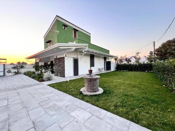 Gîte pour 2 personnes, avec Terrasse et Jardin ainsi que Piscine et Vue à Pompei - 4