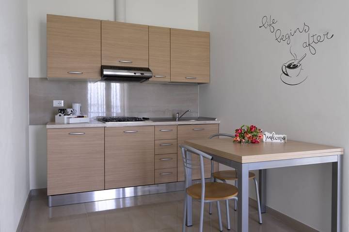 Apartamento inteiro, Apartamento 'Margherita - Open Space Vista Lago' com vista lago, Wi-Fi e ar condicionado in Colombare, Sirmione