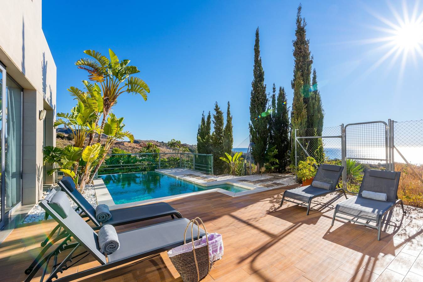 Villa mit Pool, herrlichem Bergblick, Wlan, Garten & Terrasse in Málaga (Este), Malaga