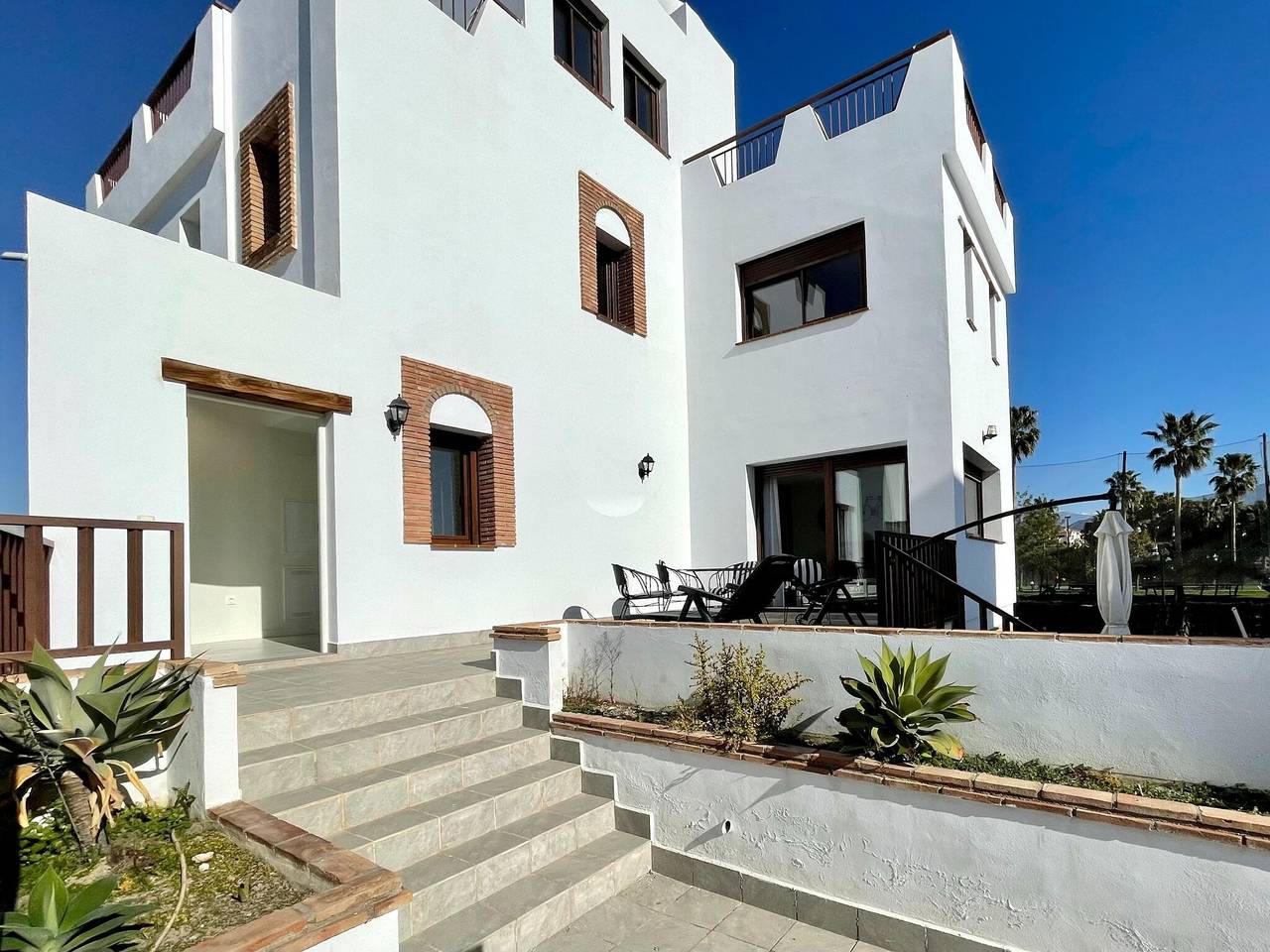 Villa con piscina privada cerca de la playa in Playa Granada, Motril