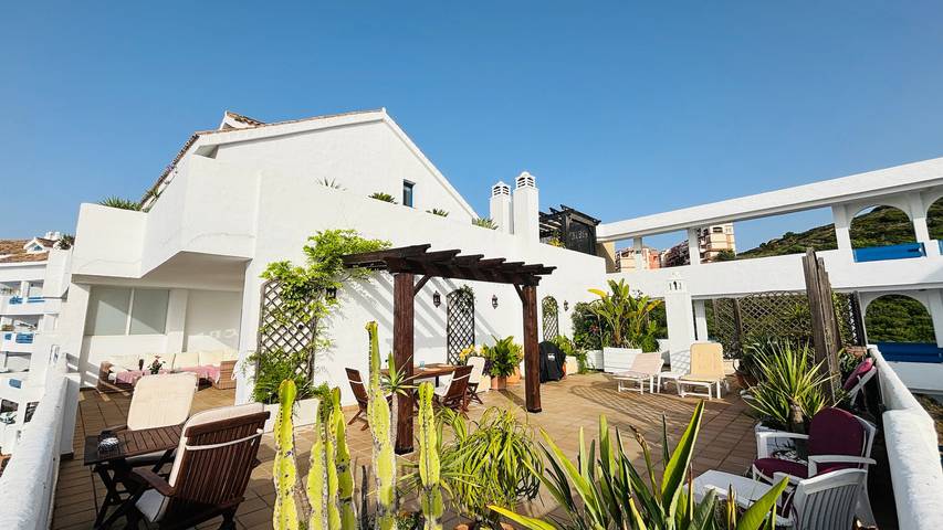 Entire apartment, Apartment 'La Terraza del Mar' with Sea View, Wi-Fi and Air Conditioning in Duquesa Regent, Manilva